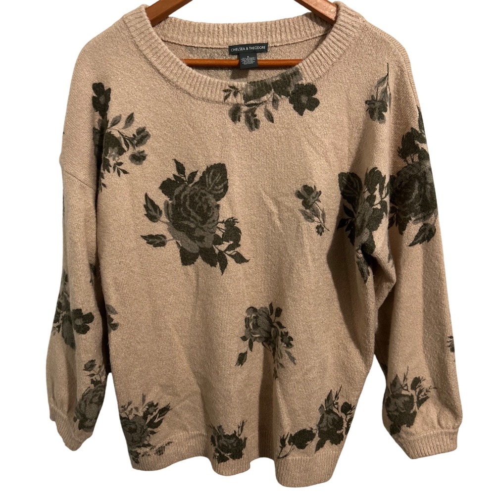 Chelsea & Theodore Dusty Pink with Gray Roses Women's‎ Oversized Sweater Size S